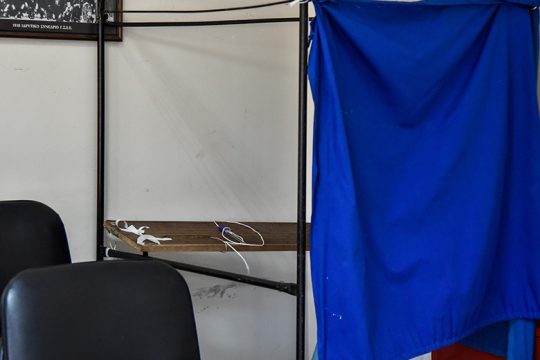 Καμιά κυβερνητική διάθεση για διευκόλυνση ψήφου των εργαζόμενων στον τουρισμό