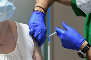 Τα εμβόλια Covid-19 και οι παρενέργειες