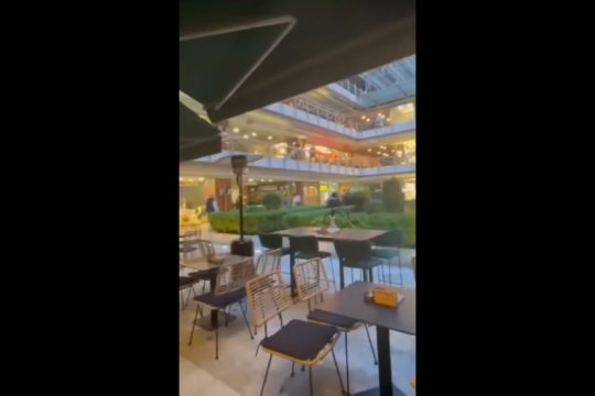 Συμπλοκή σε εμπορικό κέντρο της Θεσσαλονίκης – Εξετάζονται οπαδικά κίνητρα