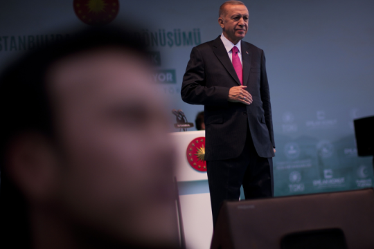 Προσωρινά εκτός προεκλογικής εκστρατείας ο Ερντογάν με σύσταση γιατρών