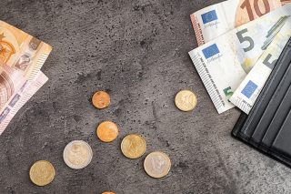 Ταξική και τοξική στόχευση σε βάρος των μικρών εισοδημάτων που αποτελούν τη ραχοκοκαλιά της ελληνικής οικονομίας
