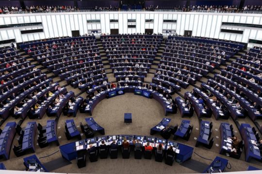 Αρχίζουν συνομιλίες με τα κράτη-μέλη για το Σύμφωνο Μετανάστευσης