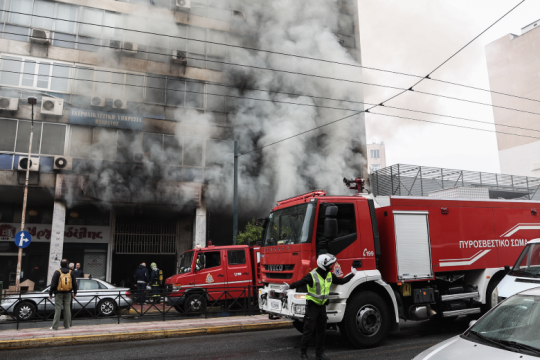 Μεγάλη κινητοποίηση για πυρκαγιά στον Πειραιά