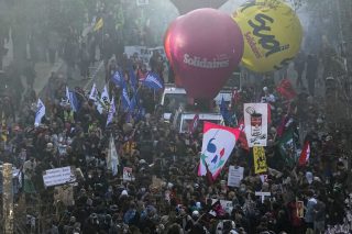Ακόμα μία μαζικότατη απεργία, «αγύριστο κεφάλι» ο Μακρόν