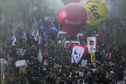 Ακόμα μία μαζικότατη απεργία, «αγύριστο κεφάλι» ο Μακρόν