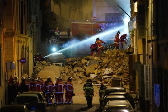 Δύο νεκροί από την κατάρρευση πολυκατοικίας στη Γαλλία