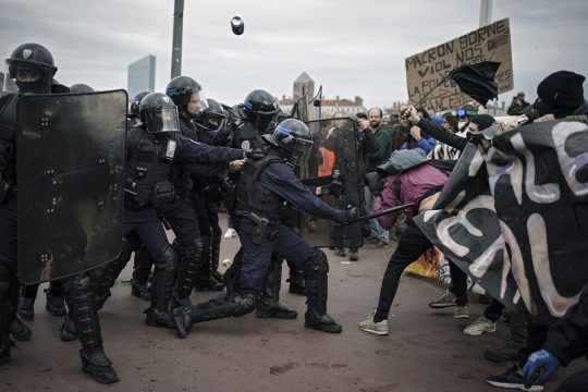 Γαλλία: καθεστωτική κρίση
