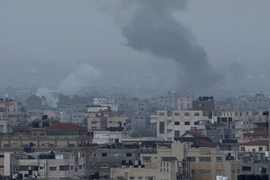 Έκρηξη βίας σε Ισραήλ και Παλαιστίνη με επιδρομές, ρουκέτες και επεισόδια