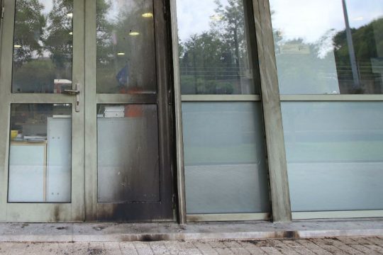 Έκρηξη σε είσοδο πολυκατοικίας στους Αμπελόκηπους