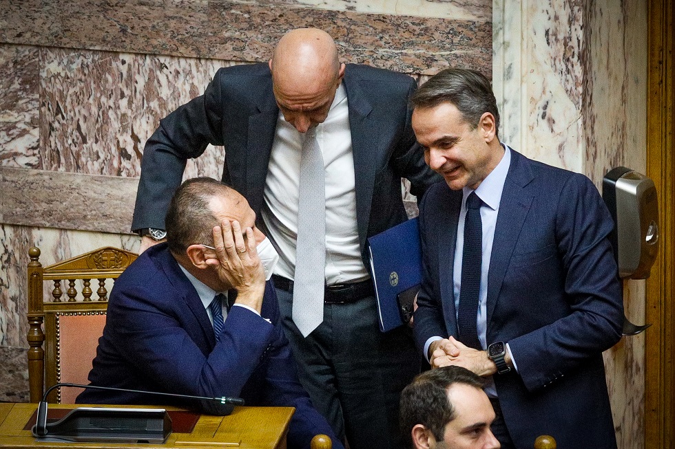 Στη Βουλή και η καθόλου «επιτρεπτή» συνάντηση Γεραπετρίτη – Τζανερρίκου