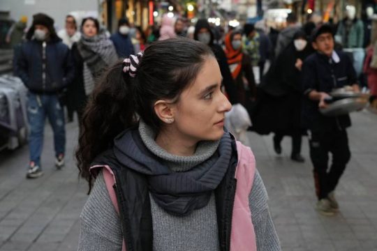 Ποινική δίωξη στο Ιράν σε όσους ενθαρρύνουν τις γυναίκες να μη φορούν χιτζάμπ