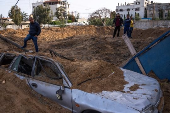 Το Ισραήλ βομβαρδίζει για δεύτερη ημέρα Γάζα και Λίβανο, που προσέφυγε στον ΟΗΕ