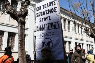 Καλλιτεχνικά – πολιτικά – πασχαλιάτικα