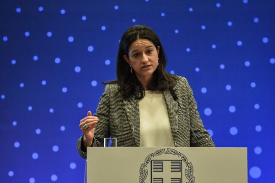 Η Ν. Κεραμέως τάζει αυξήσεις μισθών στους εκπαιδευτικούς
