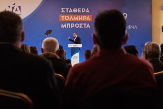 Η Ελλάδα μπροστά σε πολιτικά αδιέξοδα