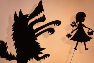 «Σιδερώνοντας» την τέχνη με παράλογους κανόνες