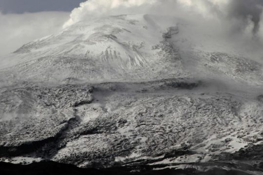 Μαζικές εκκενώσεις λόγω φόβου για ηφαιστειακή έκρηξη στην Κολομβία