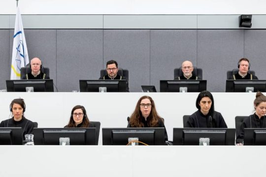 Ξεκίνησε η δίκη του Θάτσι: «Κανείς δεν είναι υπεράνω νόμου, ακόμα και κατά τη διάρκεια πολέμου»