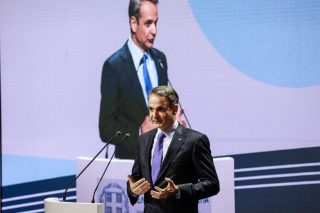 Προεκλογική φιέστα με τα βάρη στους πολίτες