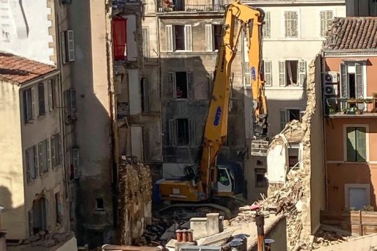 Σβήνουν οι ελπίδες για επιζώντες στα ερείπια της πολυκατοικίας στη Μασσαλία