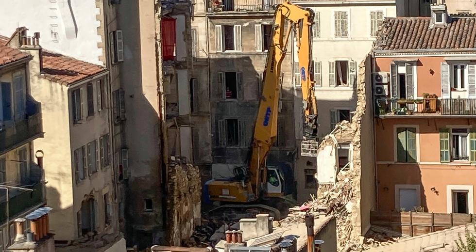 Σβήνουν οι ελπίδες για επιζώντες στα ερείπια της πολυκατοικίας στη Μασσαλία