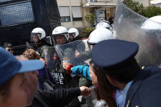 Απρόκλητη επίθεση της αστυνομίας σε πορεία για την 12χρονη