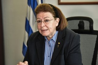 Βεβιασμένη και «εξαιρετικά επείγουσα» ανανέωση της θητείας των μελών