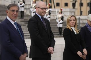 Η «δύσκολη σχέση» της Μελόνι με τον αντιφασισμό