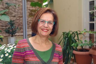 «Κοριτσάκι Πετραλώνων / Στη φωτιά υπέρ αγώνων»