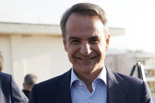 Κρίσεις και συγκρίσεις