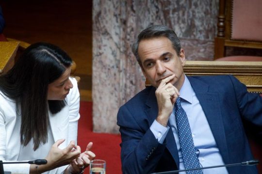 Δρομολογούν επιστολική ψήφο και για τις εθνικές εκλογές