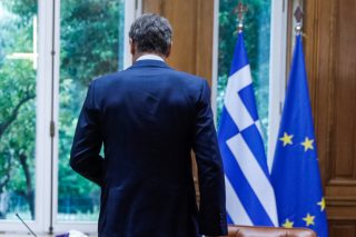 Εκβιάζουν ωμά τον Χρήστο Ράμμο τα τρολ του Μαξίμου
