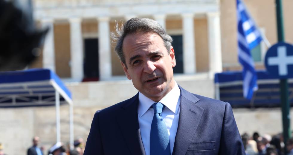 Παρελάσεις υπό το φόβο της λαϊκής οργής