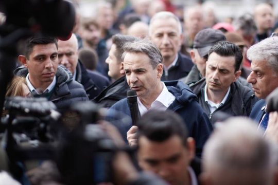Εκβιαστικά διλήμματα και άκρατη κινδυνολογία από την Πετρούπολη