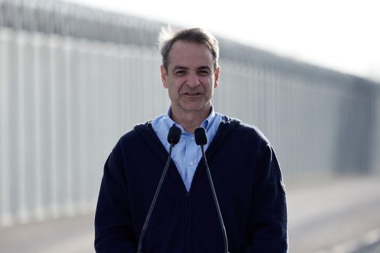 Με την πλάτη στο… Τείχος