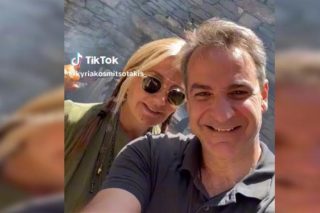 Στα βουβά ο Τσίπρας, με χαζοχαρούμενο βίντεο ο Μητσοτάκης