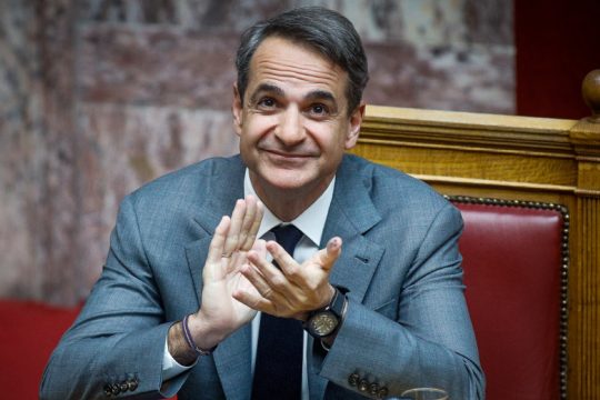 Με άλλοθι τον Κασιδιάρη τρέχουν να «κλείσουν» τα ρουσφέτια [LIVE]