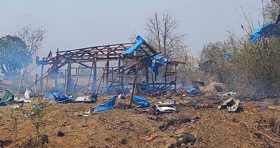 Δεκάδες νεκροί από αεροπορικές επιδρομές σε χωριό της Μιανμάρ