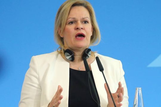 Δεν αξίζουν οι πρόσφυγες στη Γερμανία τα πρόσθετα κονδύλια;