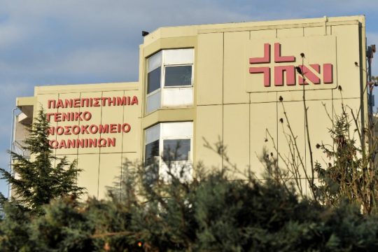 Επεισοδιακή προσαγωγή συλληφθέντων για το αιματηρό οπαδικό επεισόδιο στα Γιάννενα