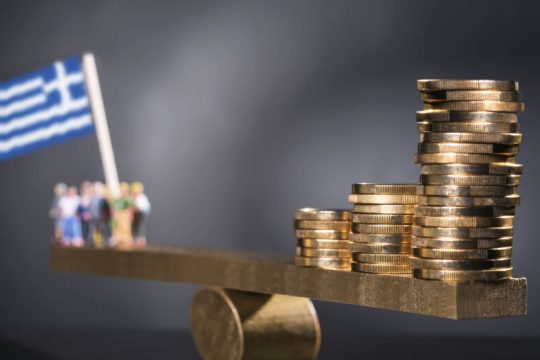 Η επενδυτική βαθμίδα κι άλλες χάντρες για ιθαγενείς ψηφοφόρους