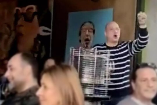 Βεντέτα για ένα σύνθημα μεταξύ Ν.Δ. και ΠΑΣΟΚ