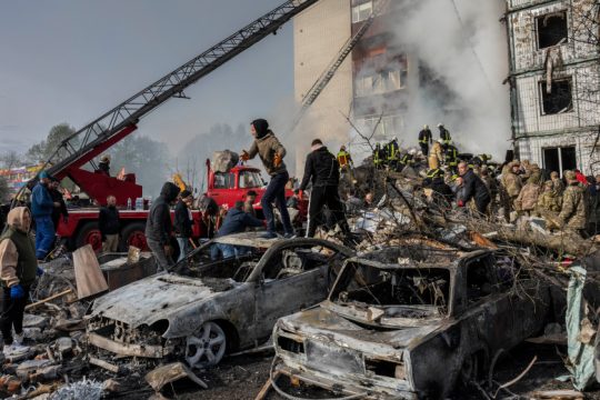 Αιματοκύλισμα αμάχων στην Ουκρανία, ενώ το Κίεβο μιλά ξανά για αντεπίθεση