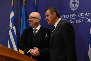 Ν. Παναγιωτόπουλος: Για «όσο χρειαστεί» η αποστολή στρατιωτικής βοήθειας στο Κίεβο