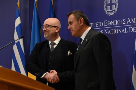 Ν. Παναγιωτόπουλος: Για «όσο χρειαστεί» η αποστολή στρατιωτικής βοήθειας στο Κίεβο