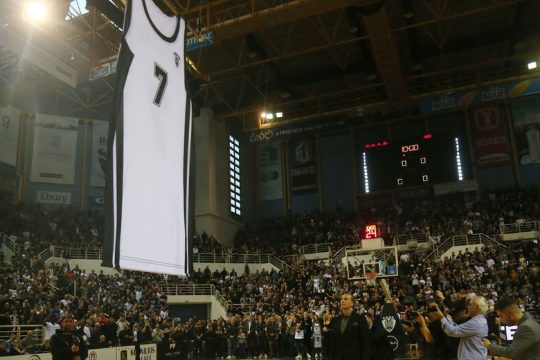 Ανατριχίλα για τον Μπάνε