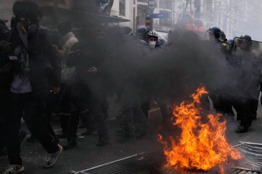 Ξανά στους δρόμους οι Γάλλοι μετά το ναυάγιο στις συνομιλίες για το συνταξιοδοτικό
