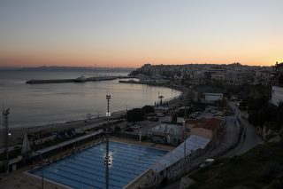 Αντίθετοι οι έμποροι του Πειραιά στην αλλαγή ωραρίου