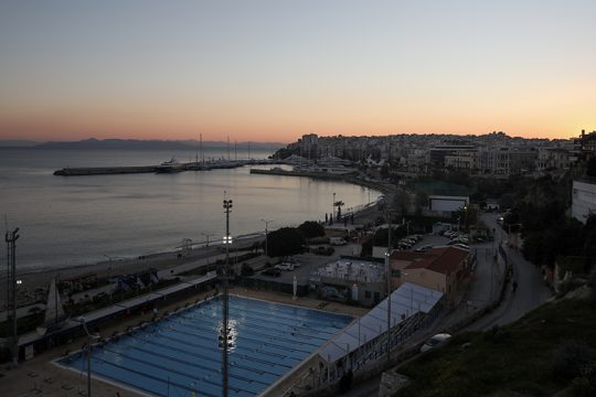 Αντίθετοι οι έμποροι του Πειραιά στην αλλαγή ωραρίου