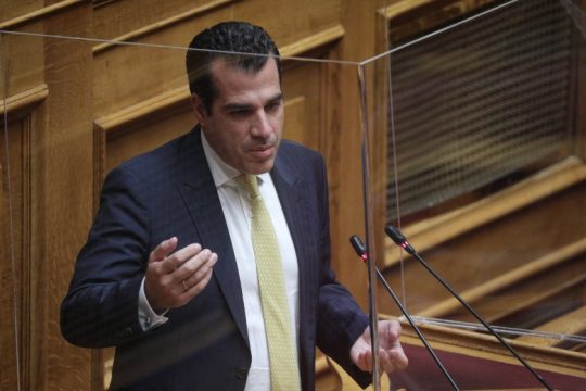 Επίθεση με γιαούρτια κατά του Θ. Πλεύρη